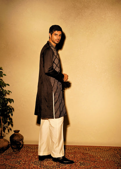 The Anantam Kurta
