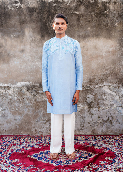 Aasmani Chakra Kurta